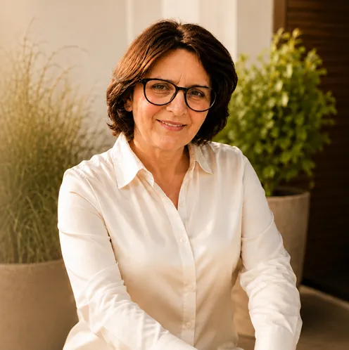 Mirjana Jozić, certificirani NLP Master, trener i coach, u svijetloj bluzi